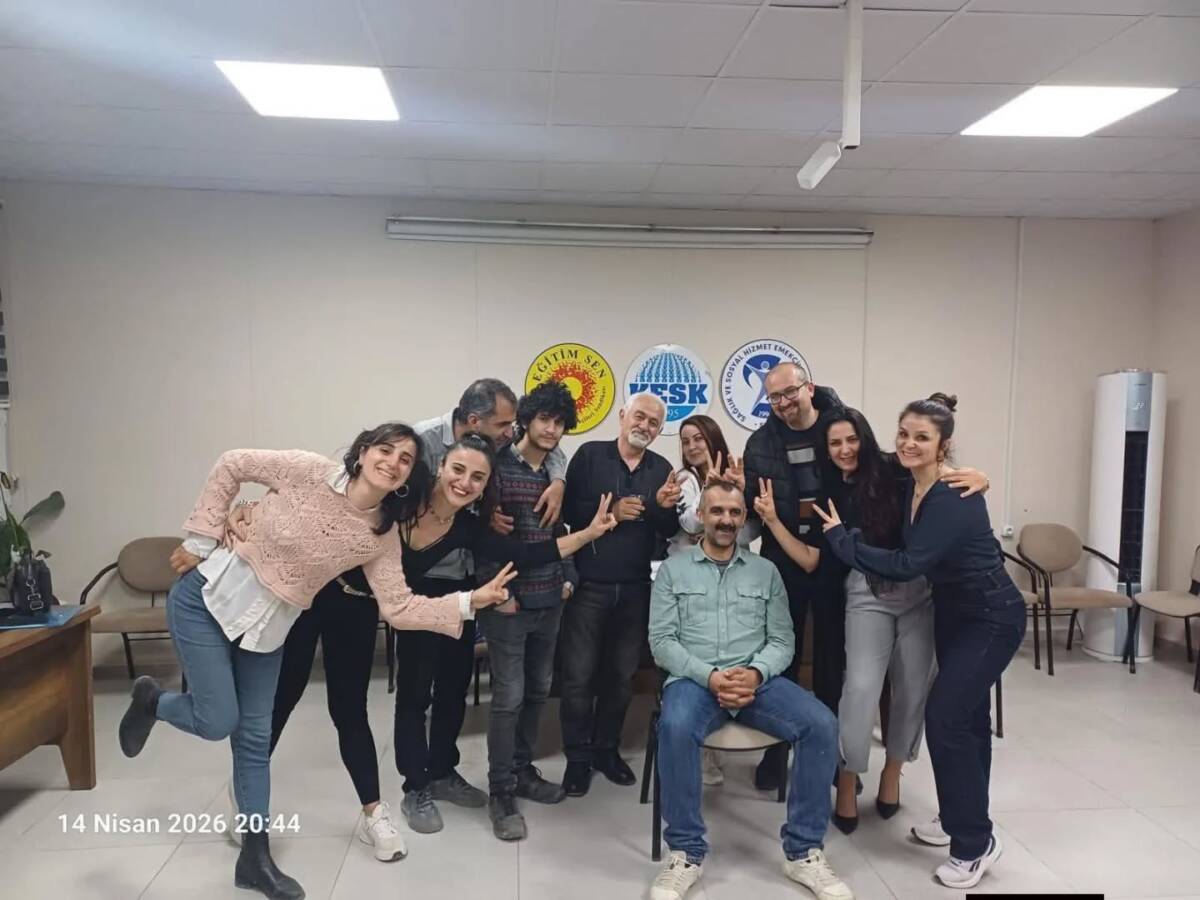 Eğitim Senli öğretmenlerden tiyatro gecesi daveti