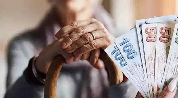 Aile ve Sosyal Hizmetler Bakanı Mahinur Özdemir Göktaş, evlerinde bakımı