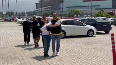 Hatay’ın İskenderun ilçesinde polis ekiplerinin düzenlediği operasyonda evinde ruhsatsız silah