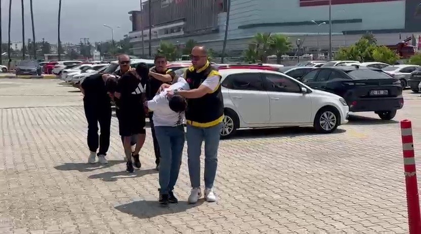 Hatay’ın İskenderun ilçesinde polis ekiplerinin düzenlediği operasyonda evinde ruhsatsız silah