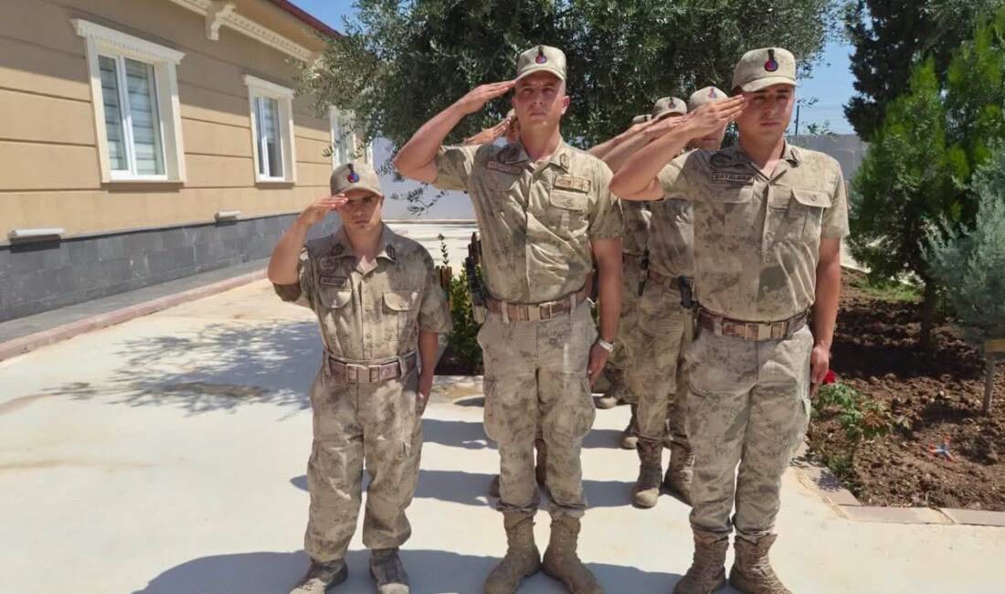 Hatay'ın Kırıkhan ilçesinde, "Temsili Askerlik Uygulaması" kapsamında düzenlenen törende Down