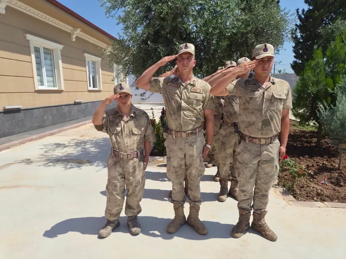 Hatay'ın Kırıkhan ilçesinde, "Temsili Askerlik Uygulaması" kapsamında düzenlenen törende Down