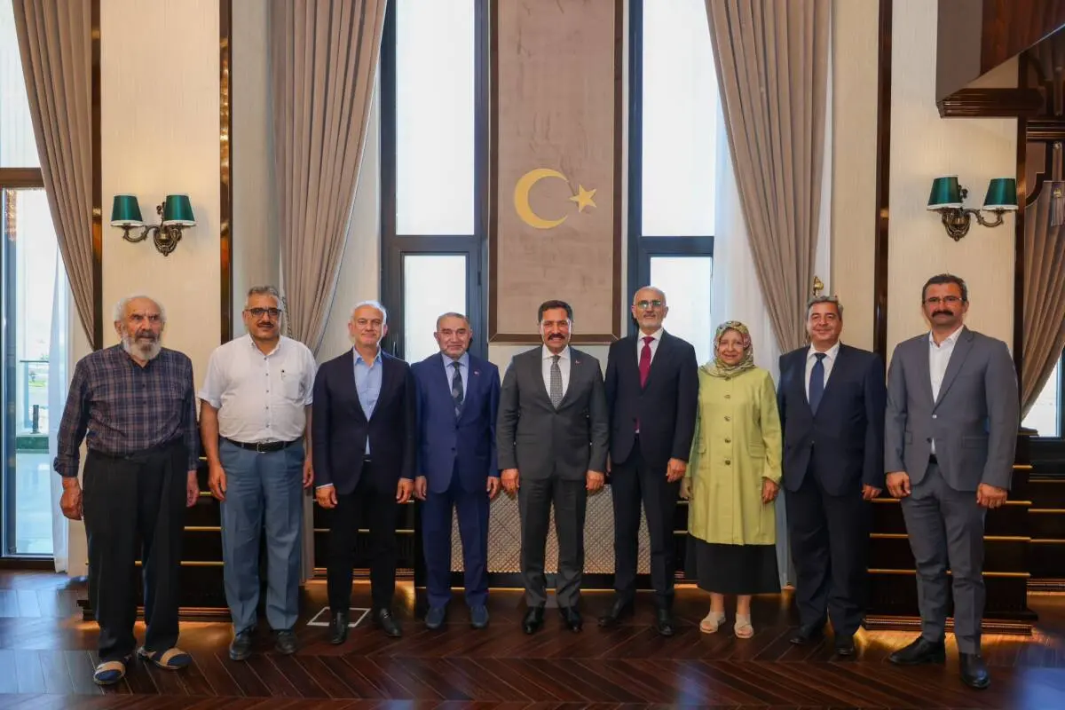 Fiziksel Engelliler Vakfı heyeti, Hatay Valisi Mustafa Masatlı'yı makamında ziyaret
