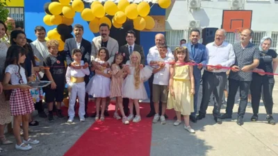 Hatay’ın Arsuz ilçesinde Hacıahmetli Muazzez İsmail Çam İlkokulu’nda, öğrencilerin sanatsal