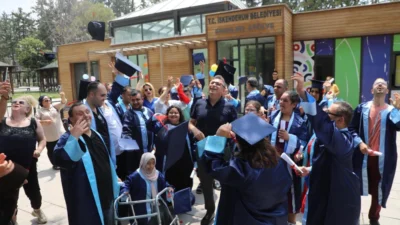 Hatay'ın İskenderun ilçesinde belediye bünyesinde faaliyet gösteren Engelsiz Atölye'de eğitimlerini