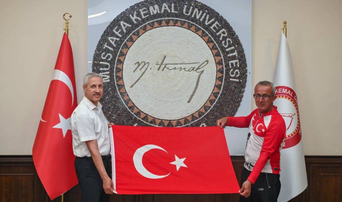 Deprem Şehitleri Anısına İzmir’den yola çıkarak Pedal Çeviren Orhan Koltuk,