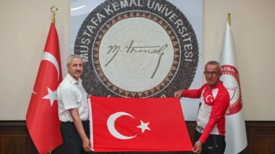Deprem Şehitleri Anısına İzmir’den yola çıkarak Pedal Çeviren Orhan Koltuk,