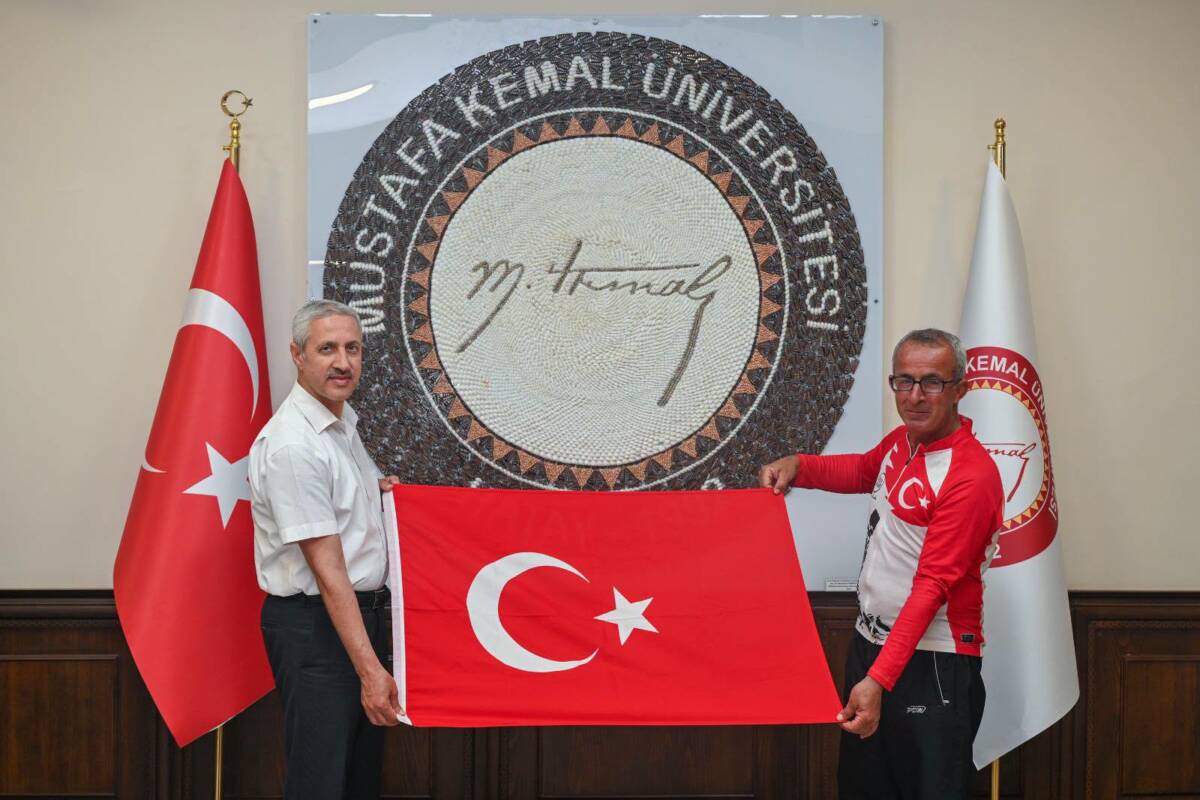 Deprem Şehitleri Anısına İzmir’den yola çıkarak Pedal Çeviren Orhan Koltuk,