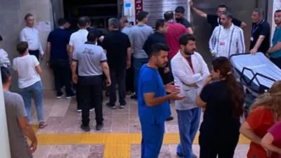 İskenderun Devlet Hastanesi’nde hastaların kullandığı asansör arıza nedeniyle zemin boşluğa