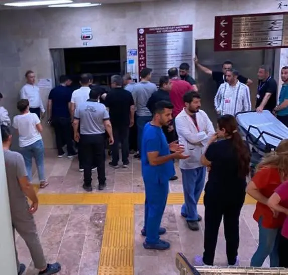 İskenderun Devlet Hastanesi’nde hastaların kullandığı asansör arıza nedeniyle zemin boşluğa