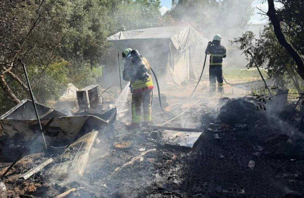 Hatay’ın Kırıkhan ilçesinde bahçelik alan ve çadırda çıkan yangın ile