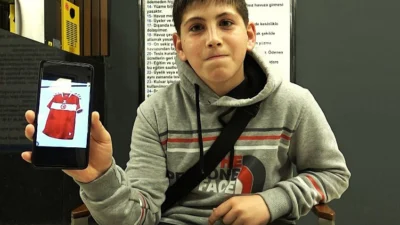 Ukrayna’daki savaş nedeniyle ailesiyle Türkiye’ye yerleşen 11 yaşındaki yüzücü Cemil