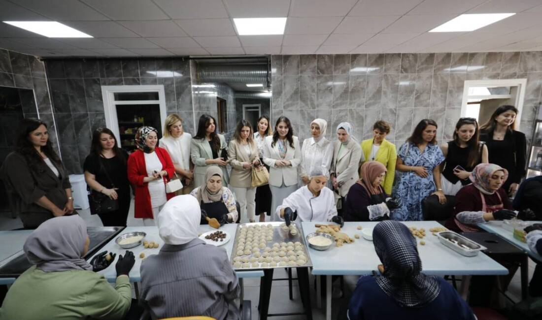 Esra Masatlı, Altınözü’nde faaliyet gösteren HAZEK Kadın Kooperatifi’ni ziyaret ederek