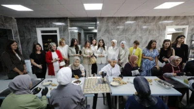 Esra Masatlı, Altınözü’nde faaliyet gösteren HAZEK Kadın Kooperatifi’ni ziyaret ederek