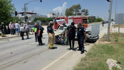 Hatay’ın Hassa ilçesinde iki otomobilin karıştığı trafik kazasında biri ağır