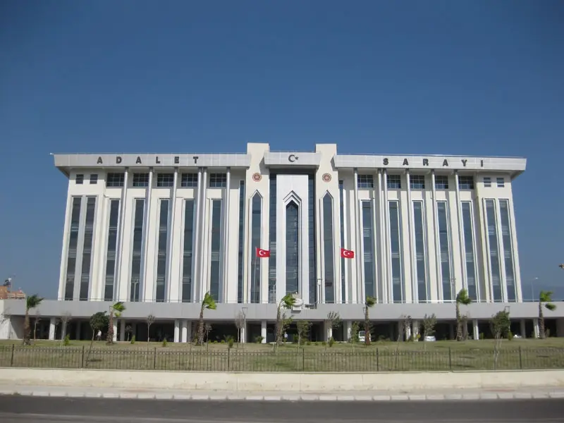 Antakya Adliyesi’nde uzun süredir ihtiyaç olduğu belirtilen Asliye Ticaret Mahkemesi