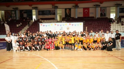 Hatay’da düzenlenen Geleneksel Çocuk Oyunları Şenliği İl Finalleri’nde 12 okul