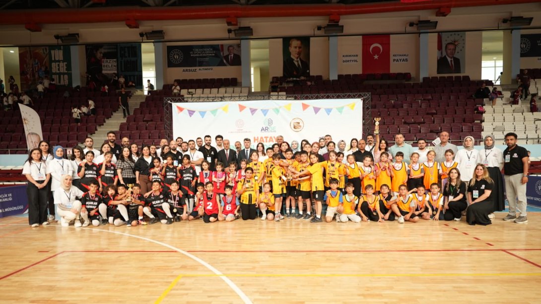 Hatay’da düzenlenen Geleneksel Çocuk Oyunları Şenliği İl Finalleri’nde 12 okul