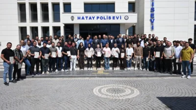 Hatay Emniyet Müdürlüğü’nde görev yapan başarılı polis ve amirlere, görevlerinde