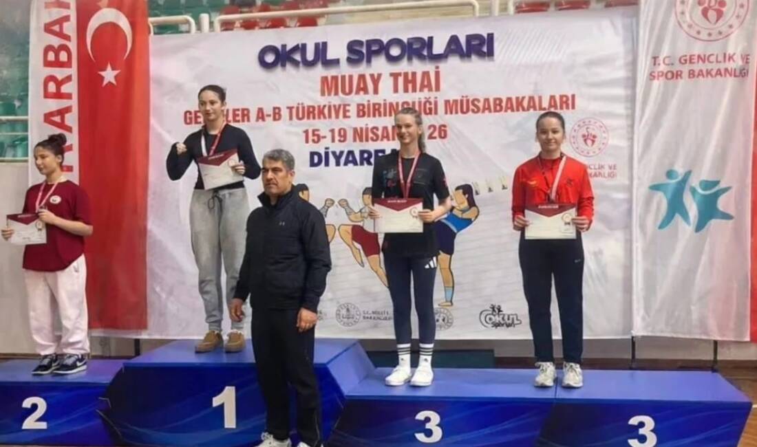 Dörtyol Süleyman Demirel Anadolu Lisesi öğrencisi Ece Utanır, Muay Thai