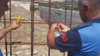 Kırıkhan Belediyesi Zabıta Müdürlüğü ekipleri, ilçe genelinde kaçak yapılaşmayla mücadele