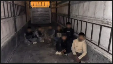 Hatay'da göçmen kaçakçılığına yönelik yürütülen çalışmalar kapsamında bir TIR'ın dorsesinde