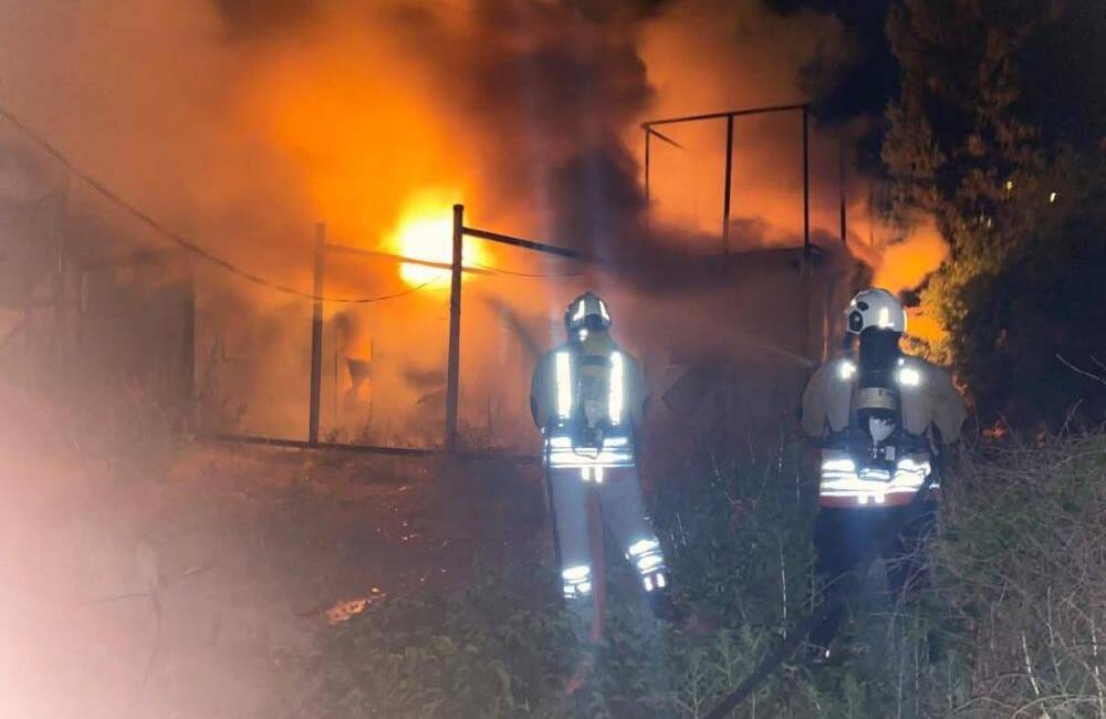 Hatay’ın Kırıkhan ilçesinde meydana gelen iki ayrı yangın, mahallelerde kısa