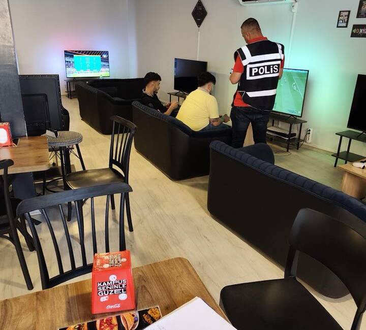 Hatay Emniyet Müdürlüğü ekipleri, Antakya’da asayişin sağlanması ve özellikle çocuk