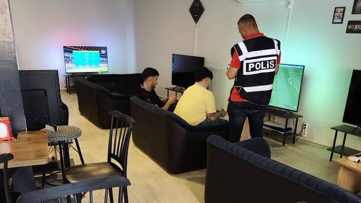 Hatay Emniyet Müdürlüğü ekipleri, Antakya’da asayişin sağlanması ve özellikle çocuk