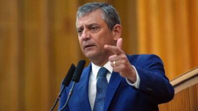 CHP’de dikkat çeken gelişme… Parti Meclisi’nde 28 ismin istifasıyla birlikte
