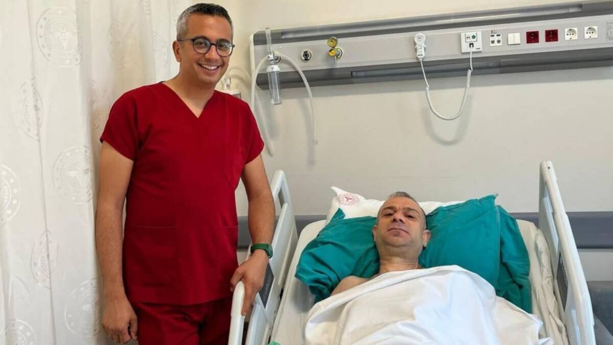 Altınözü Devlet Hastanesinde gerçekleştirilen başarılı operasyonla, hastanın sırt bölgesinden yaklaşık