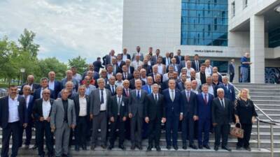 Hatay’ın farklı ilçelerinden gelen muhtarlar, Ankara’da TBMM’de hem AK Parti