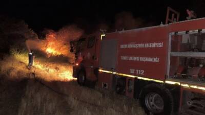 Hatay'ın Kırıkhan ve Arsuz ilçelerinde çıkan iki ayrı yangın, itfaiye