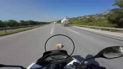 Hatay’ın İskenderun–Dörtyol otoyolunda meydana gelen trafik kazasında, seyir halindeki bir
