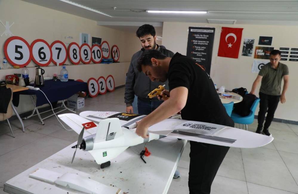 Hatay’da üniversite öğrencileri tarafından geliştirilen ANKA İnsansız Hava Aracı (İHA),