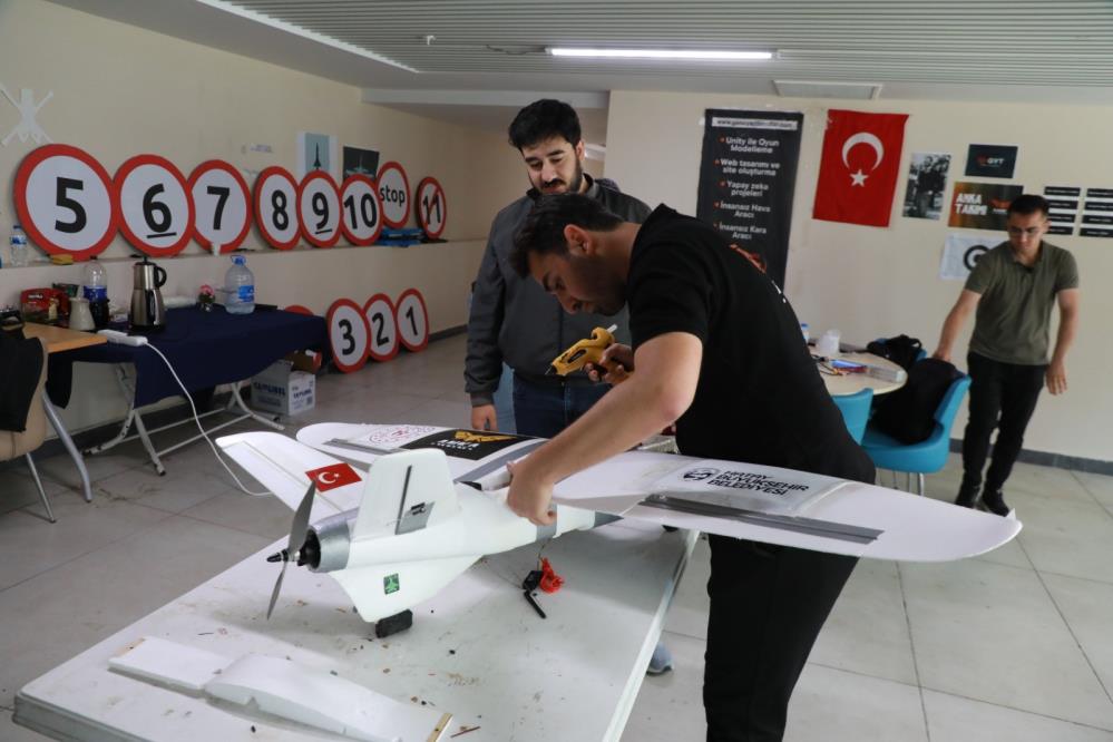 Hatay’da üniversite öğrencileri tarafından geliştirilen ANKA İnsansız Hava Aracı (İHA),