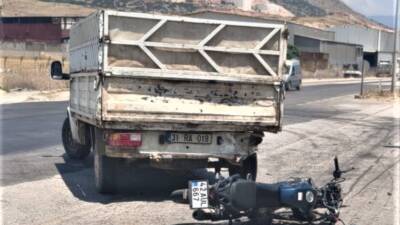 Hatay’ın Kırıkhan ilçesinde kamyonet ile motosikletin çarpıştığı trafik kazası can