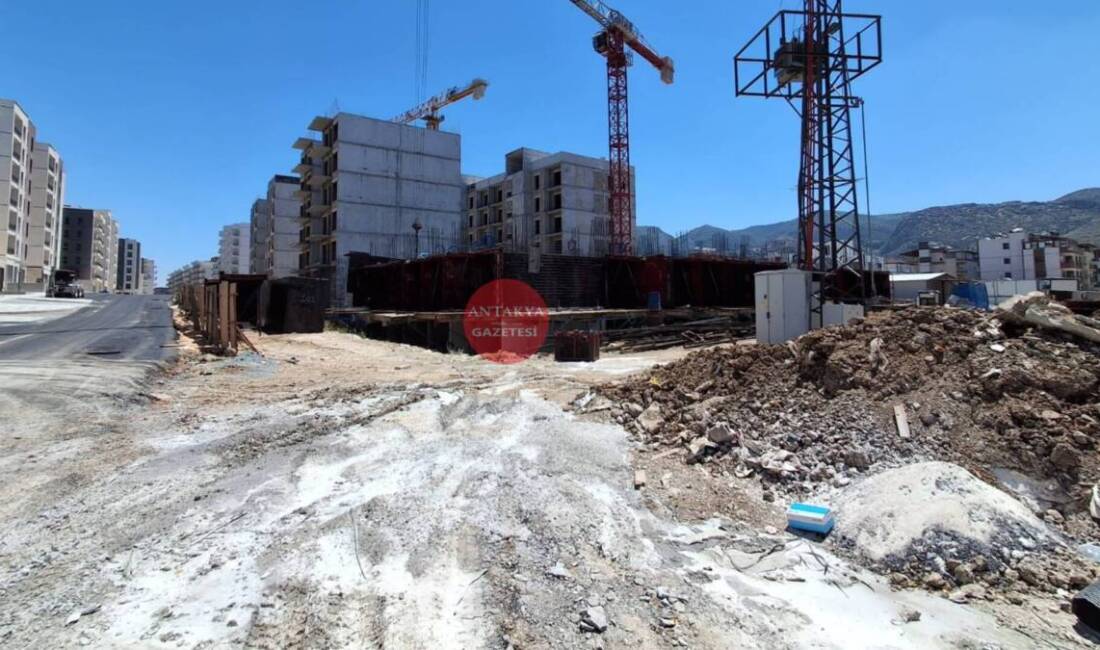 Hatay’ın Antakya ilçesine bağlı Armutlu Mahallesi’nde deprem sonrası yürütülen yeniden