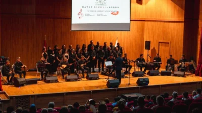 Hatay Gazella Korosu, Arsuz’da düzenlenen “Anadolu’dan Türküler” konserinde sanatseverlere müzik