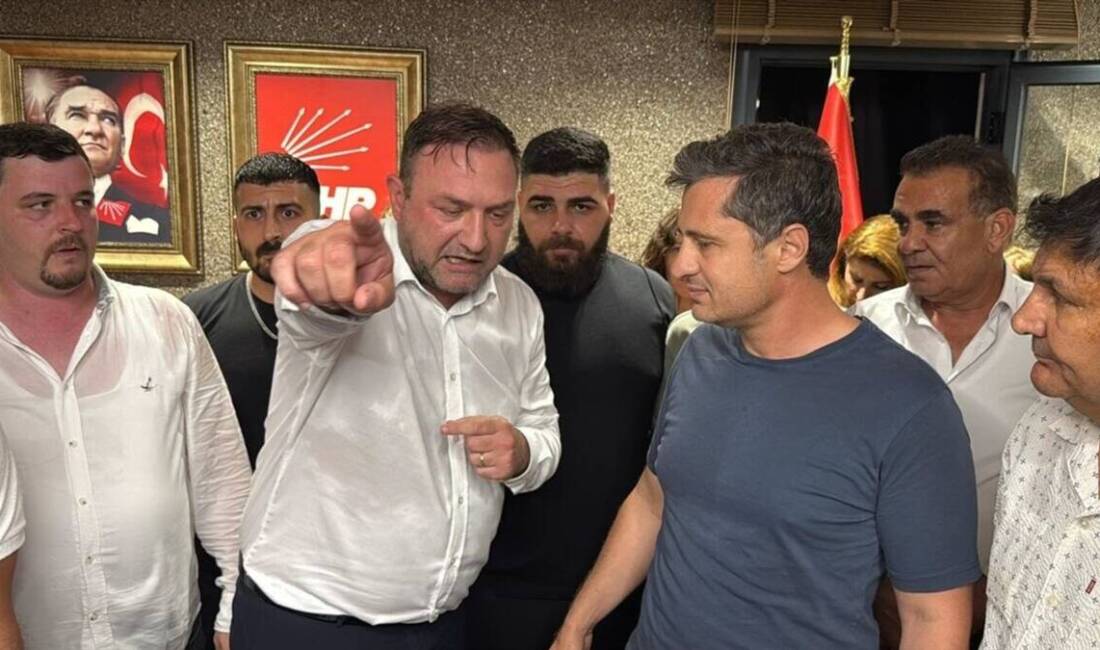 CHP İzmir İl Başkanlığı'nda mahkeme kararı sonrası göreve gelen yeni