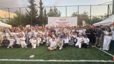 Hatay’ın İskenderun ilçesinde düzenlenen DENEYAP Dönem Sonu Proje Şenliği’nde öğrenciler,
