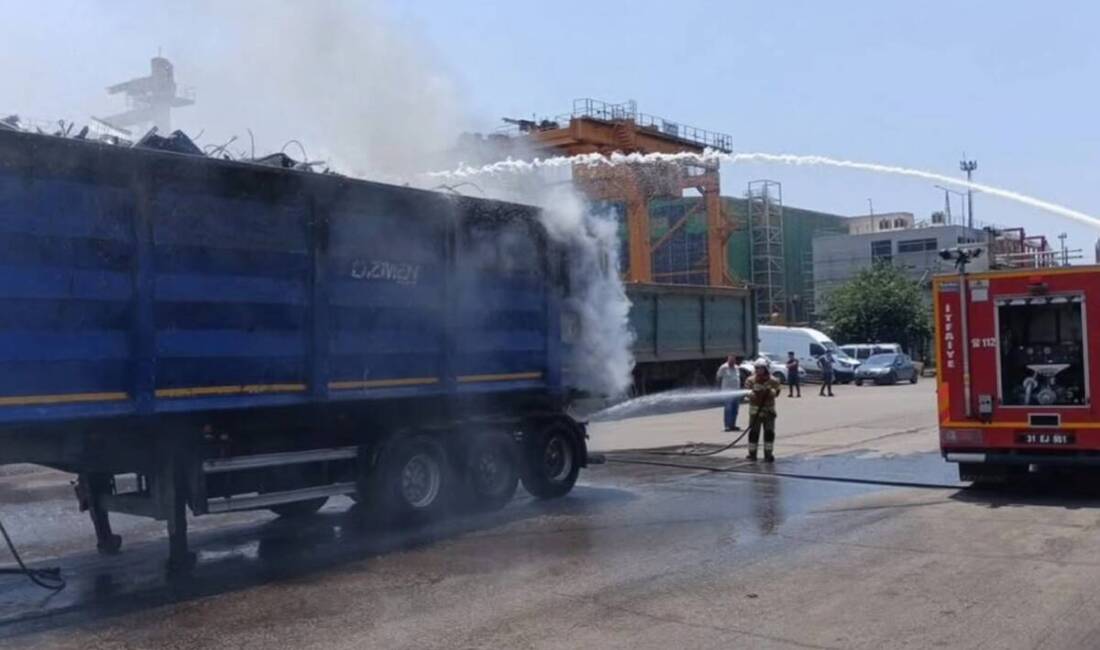 Yangın, İskenderun’a bağlı Azganlık Mahallesi’nde meydana geldi. Edinilen bilgilere göre,
