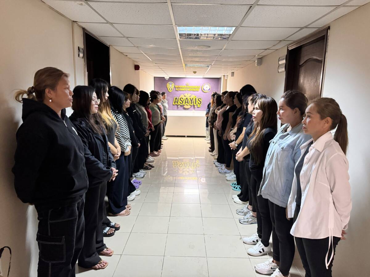 Hatay Emniyet Müdürlüğü ekipleri tarafından İskenderun’da faaliyet gösteren SPA merkezlerine