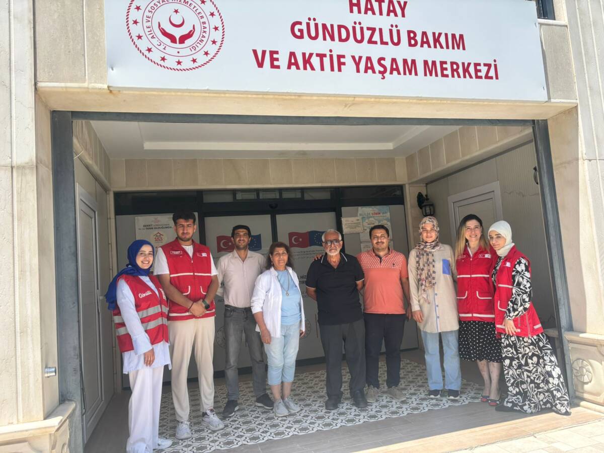 Türk Kızılay Hatay ekipleri, Gündüzlü Bakım ve Aktif Yaşam Merkezi'ni