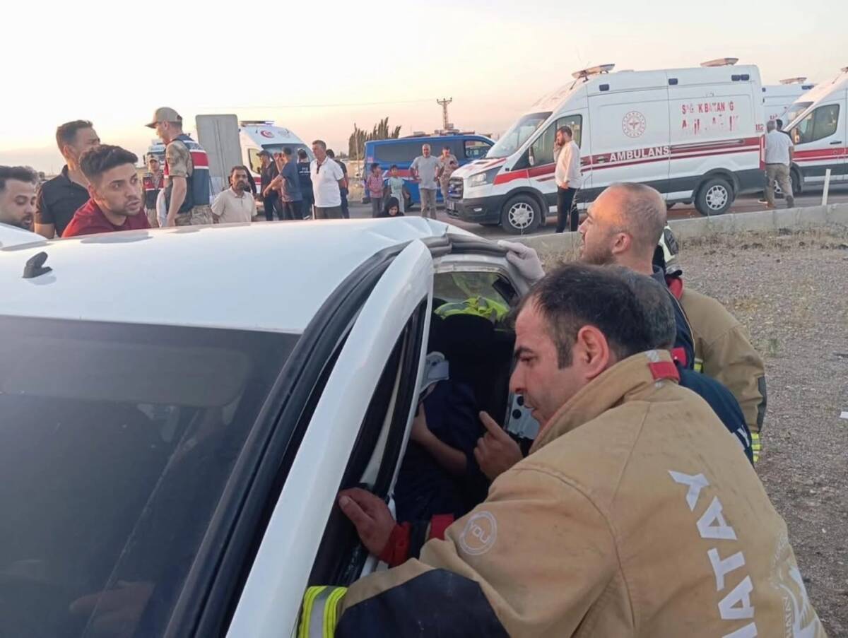 Kumlu-Batıayrancı mevkiinde TIR ile otomobilin çarpışması sonucu meydana gelen trafik