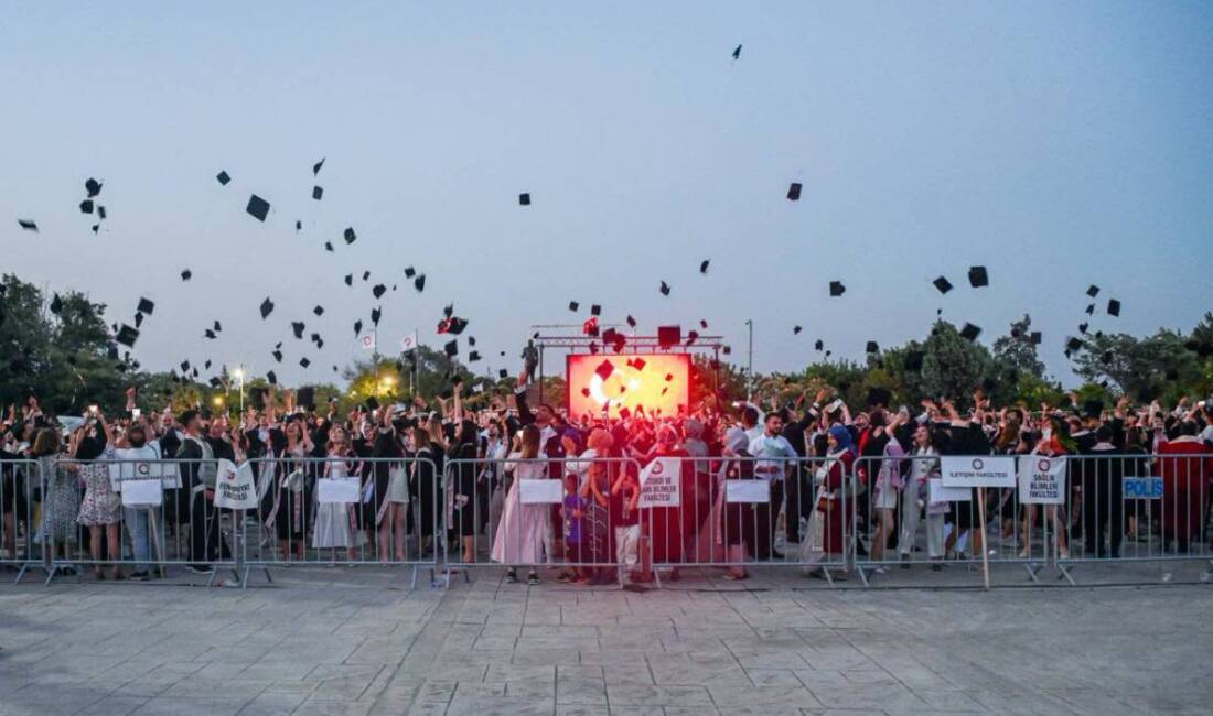 Hatay Mustafa Kemal Üniversitesi’nde yaklaşık 3 bin öğrenci mezuniyet sevinci