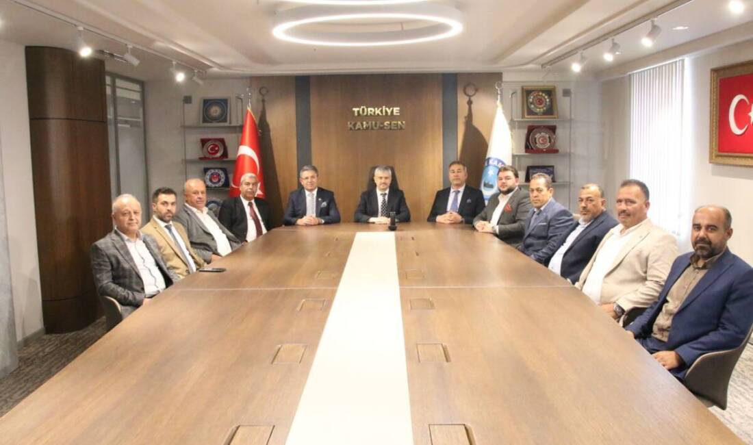 Türk Diyanet Vakıf-Sen Hatay Şube Başkanı Fazıl Karataş ve yönetim