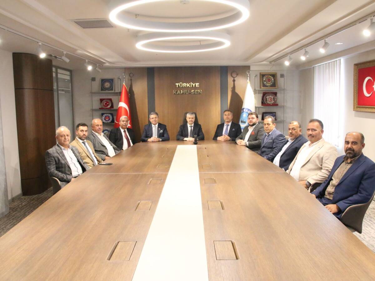 Türk Diyanet Vakıf-Sen Hatay Şube Başkanı Fazıl Karataş ve yönetim