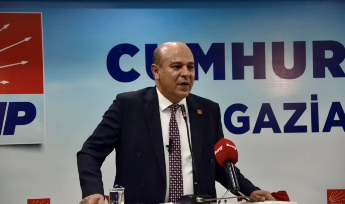 CHP Gaziantep İl Başkanı Vakkas Acar, il başkanlığı binasına gece