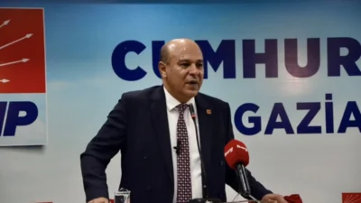 CHP Gaziantep İl Başkanı Vakkas Acar, il başkanlığı binasına gece